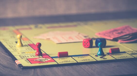 Entenda como esses passatempos evoluíram e o papel da tecnologia nesse processo, além de conferir opções de jogos para se divertir e os benefícios desse tipo de entretenimento.