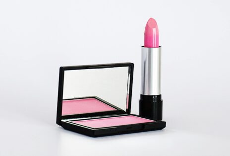 Saiba como manter seus lábios lindos e coloridos por mais tempo com técnicas fáceis e produtos naturais que cuidam da sua pele.