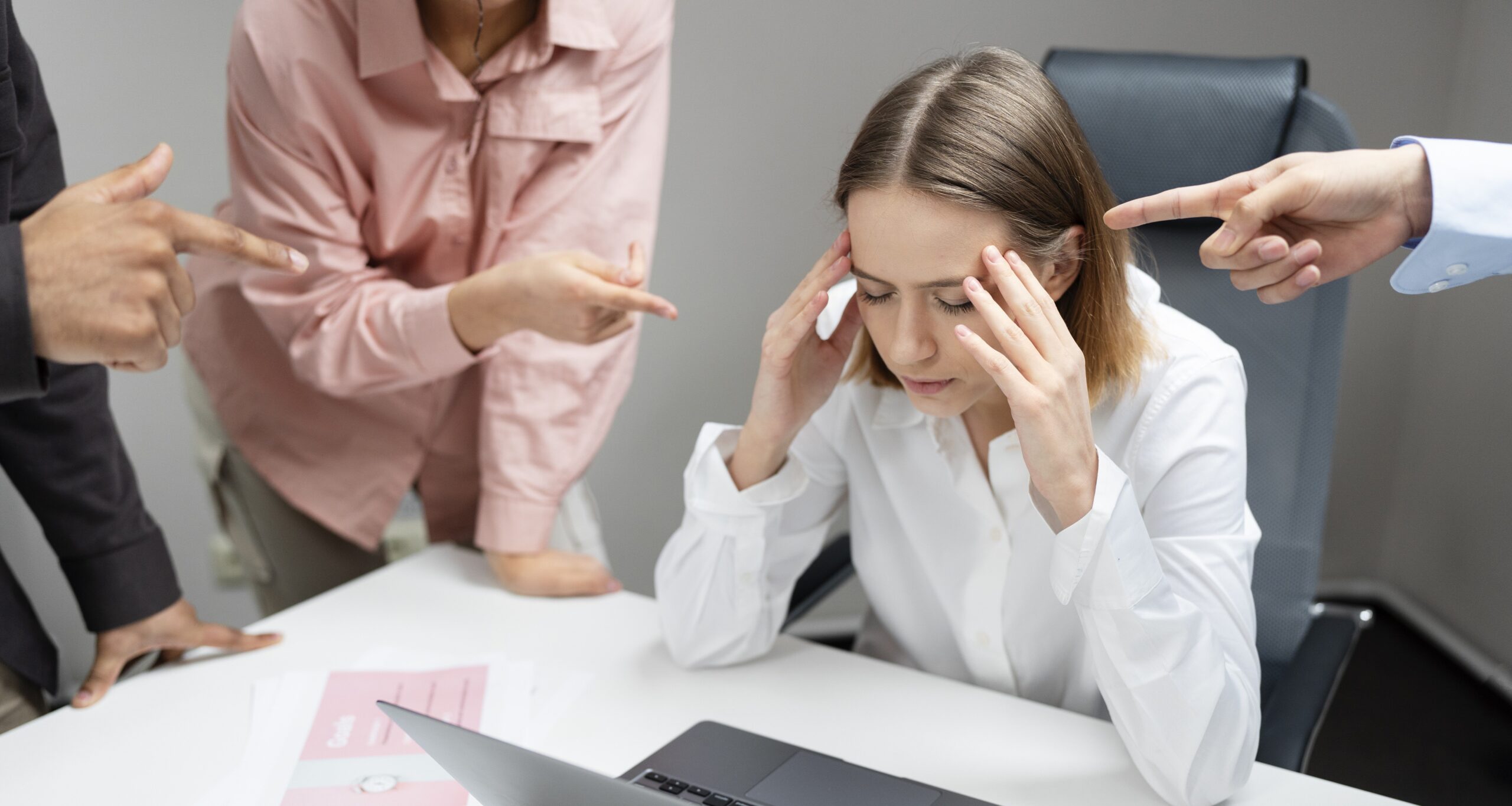 Solidão corporativa ameaça saúde mental e carreira - Imagem do artigo