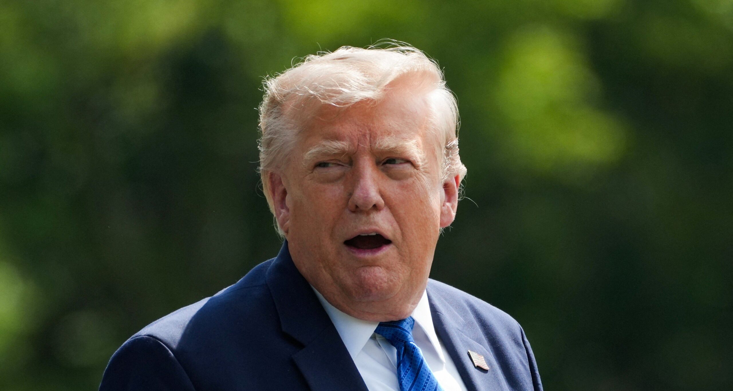 Gasolina nos EUA sobe 30% e Trump pressiona petroleiras - Imagem do artigo original