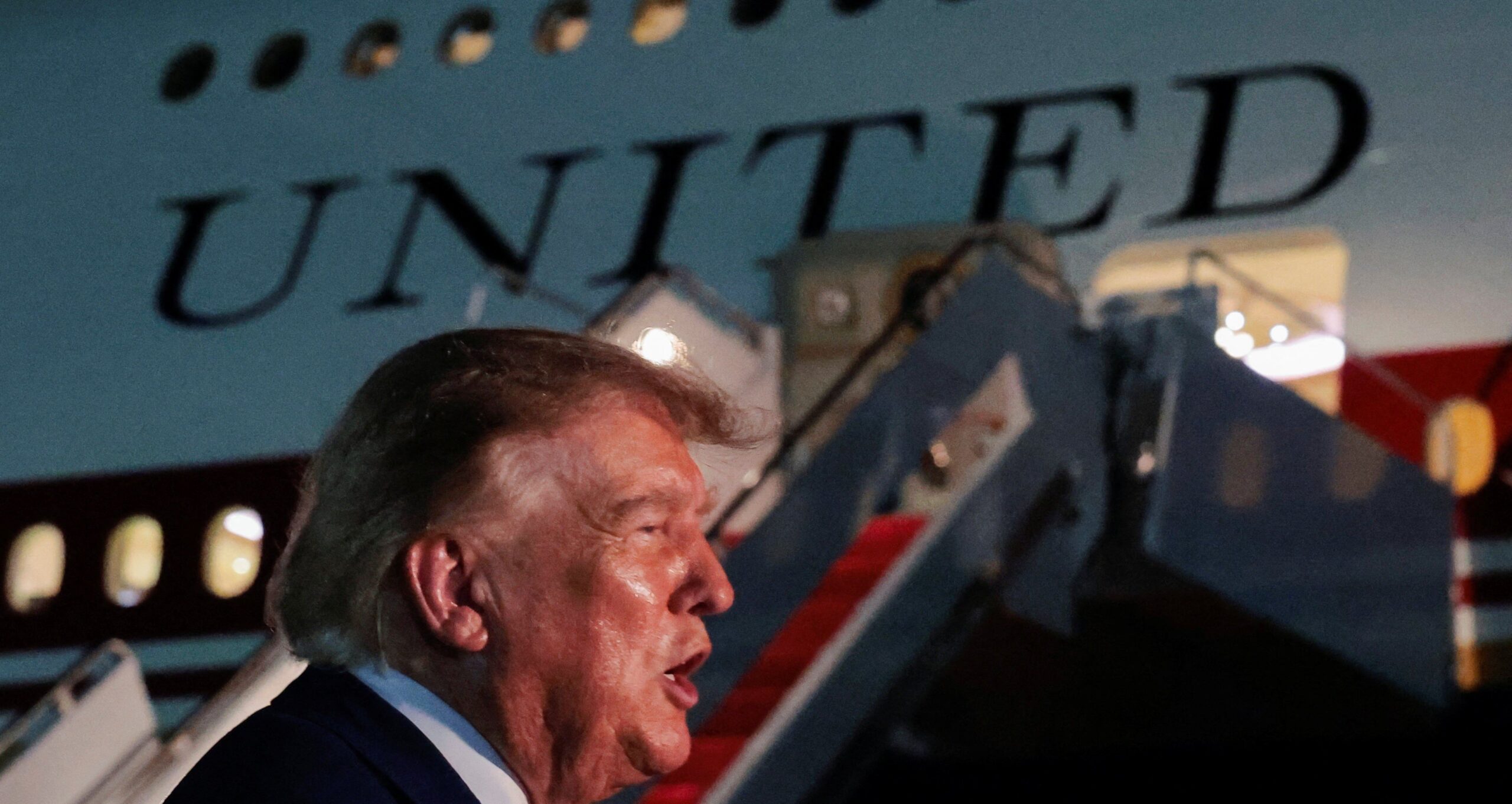 Trump processado por vender acesso antecipado no Truth Social - Imagem do artigo original