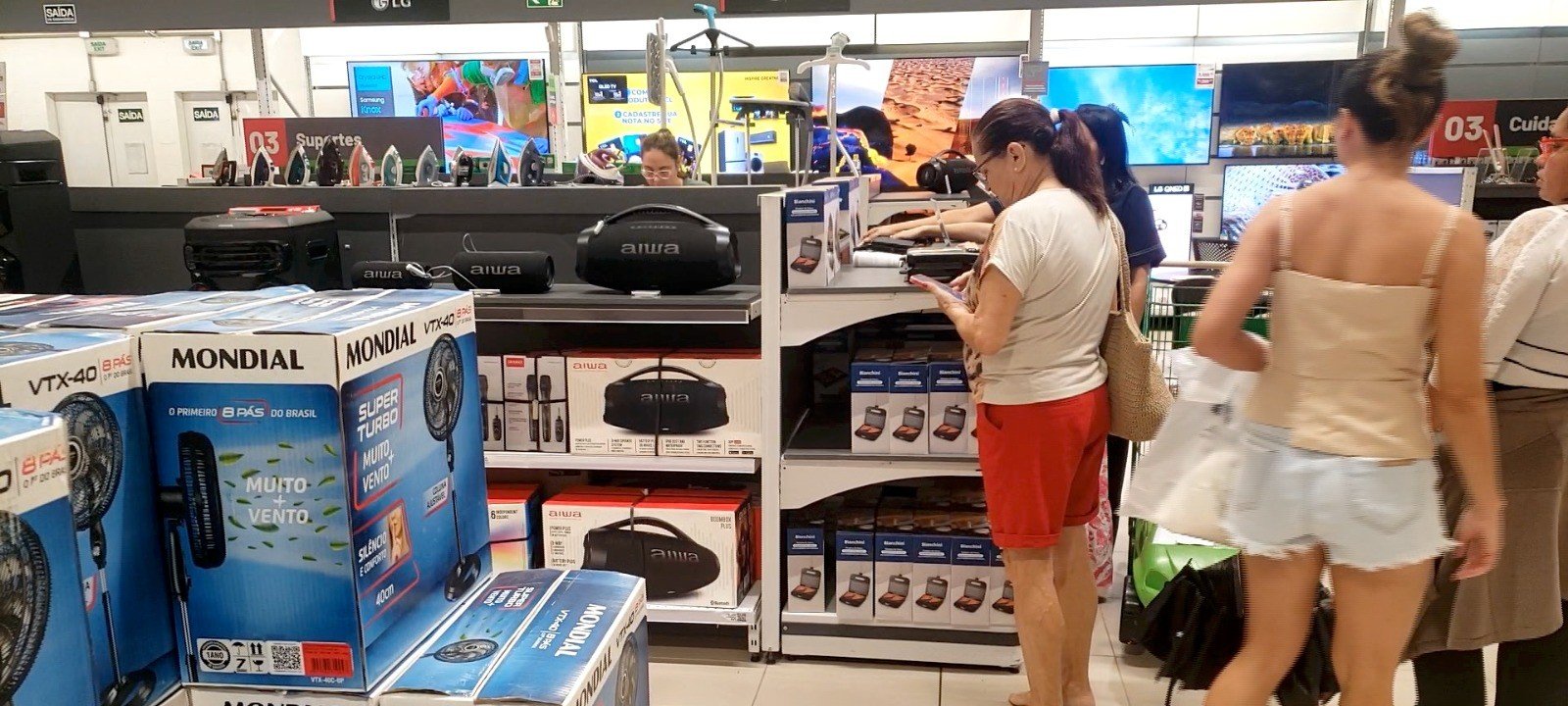 Juros altos pressionam varejo brasileiro e aceleram crise - Imagem do artigo