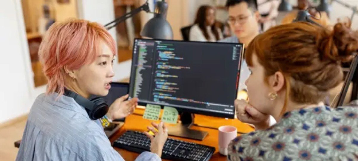 IA no trabalho: jornadas chegam a 90 horas em big techs - Imagem do artigo original