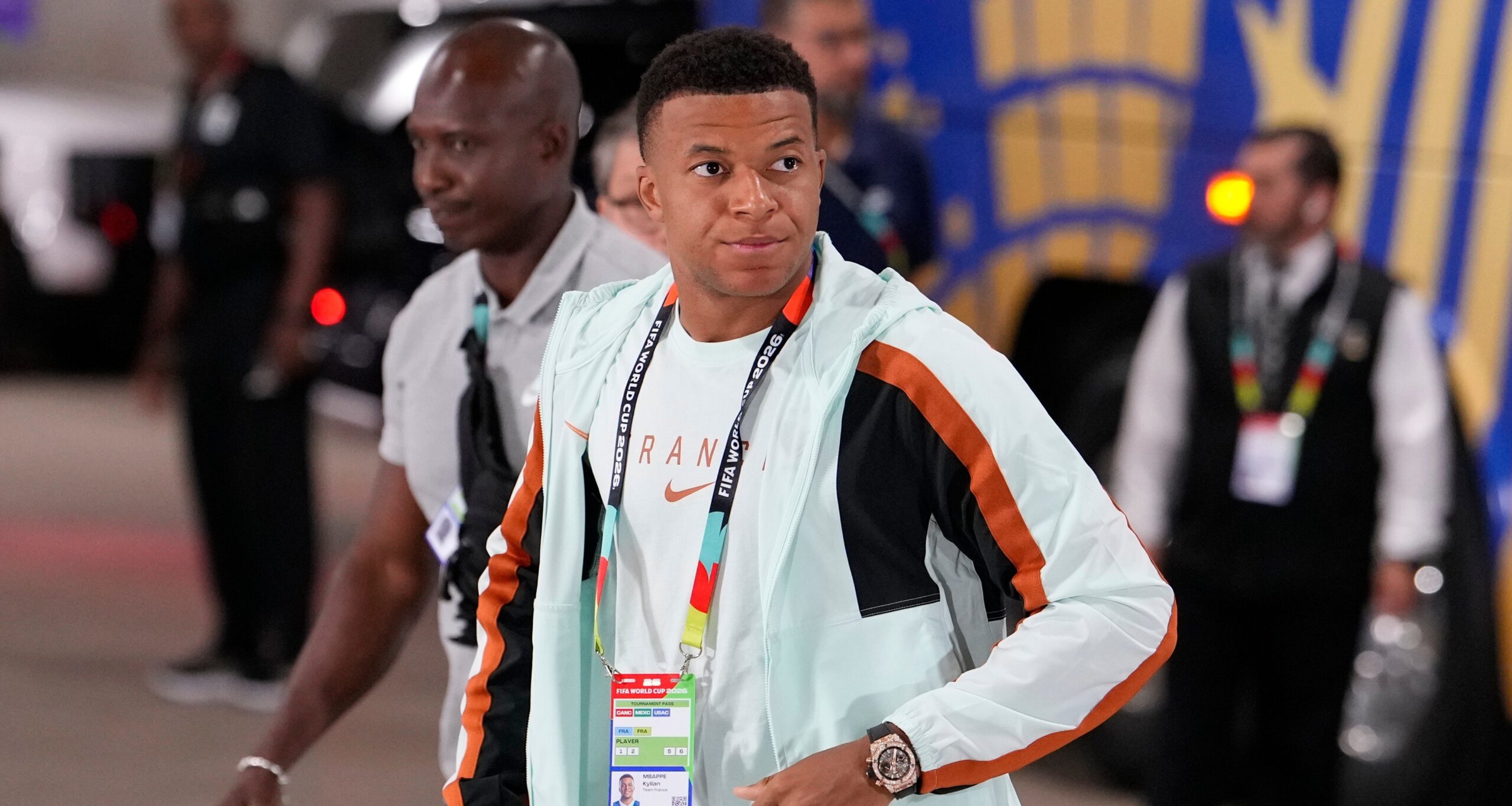 Mbappé rompe com Nike e fecha contrato com a On suíça - Imagem do artigo