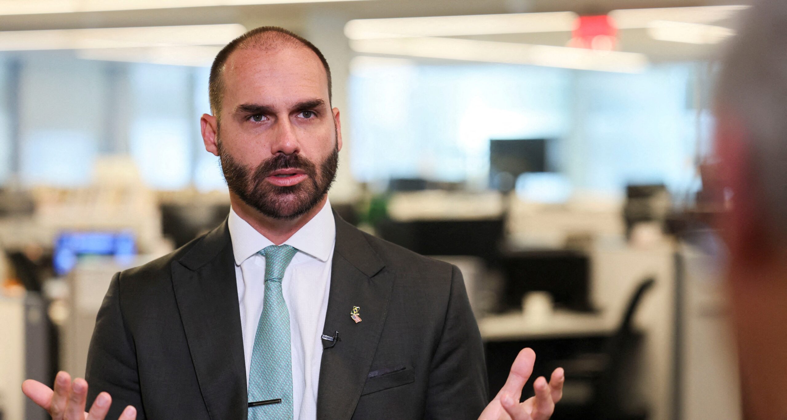 Demissão de Eduardo Bolsonaro da PF por abandono de cargo - Imagem do artigo original
