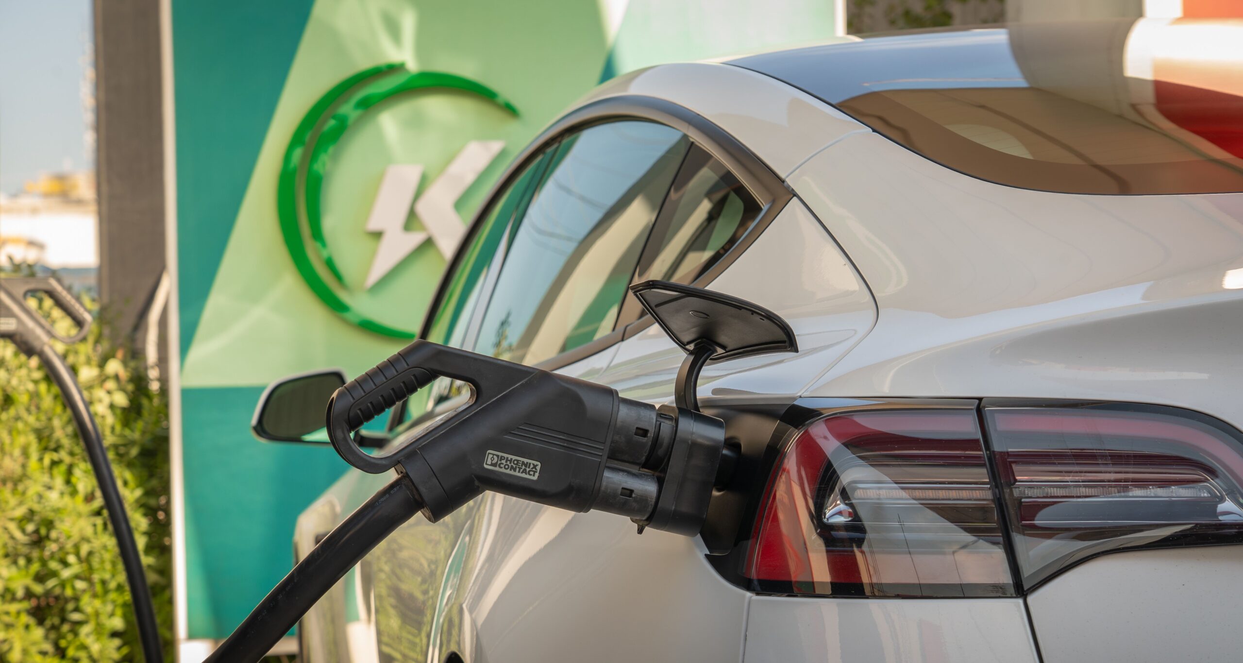 Carro elétrico atrai 87% dos brasileiros, diz pesquisa - Imagem do artigo
