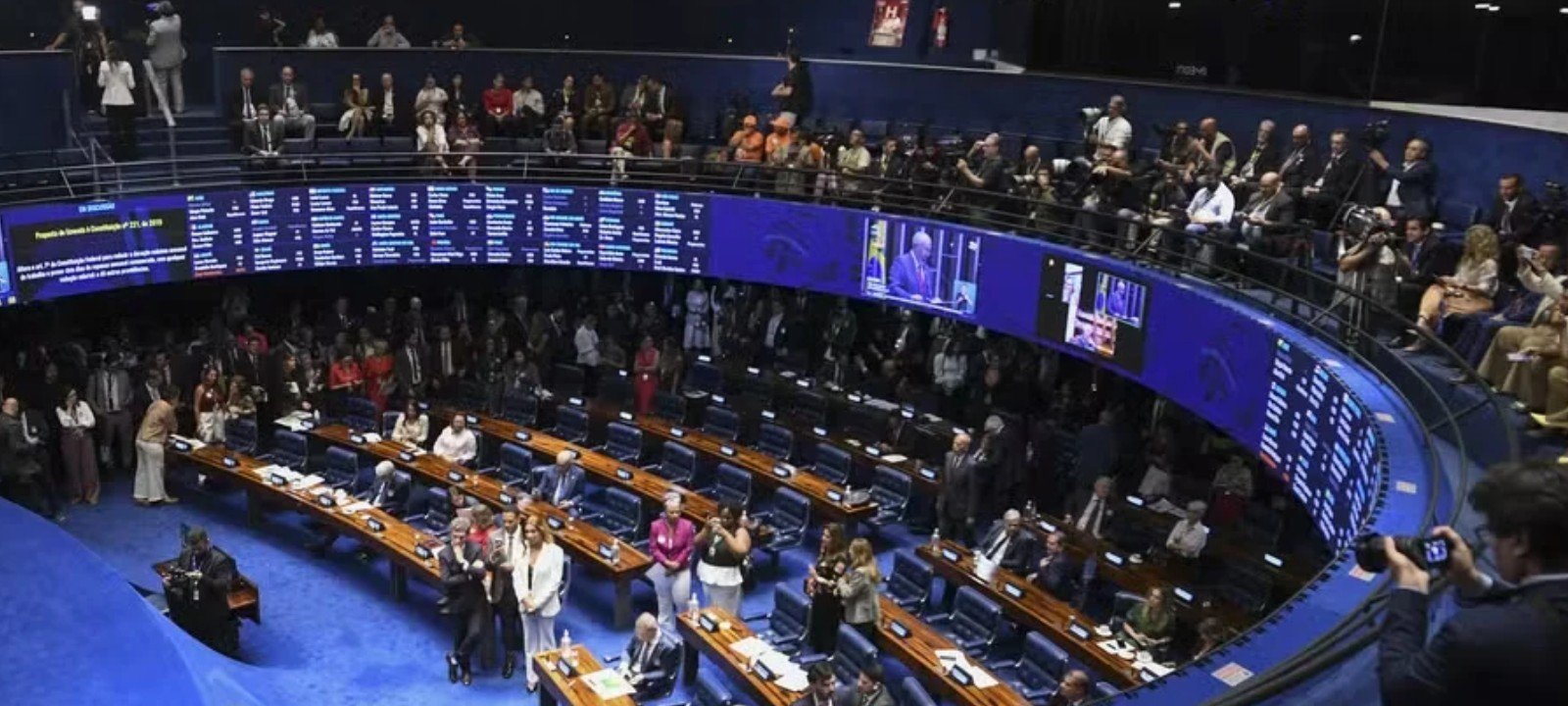 Fim da escala 6×1 muda rotina de mães solo no Brasil - Imagem do artigo