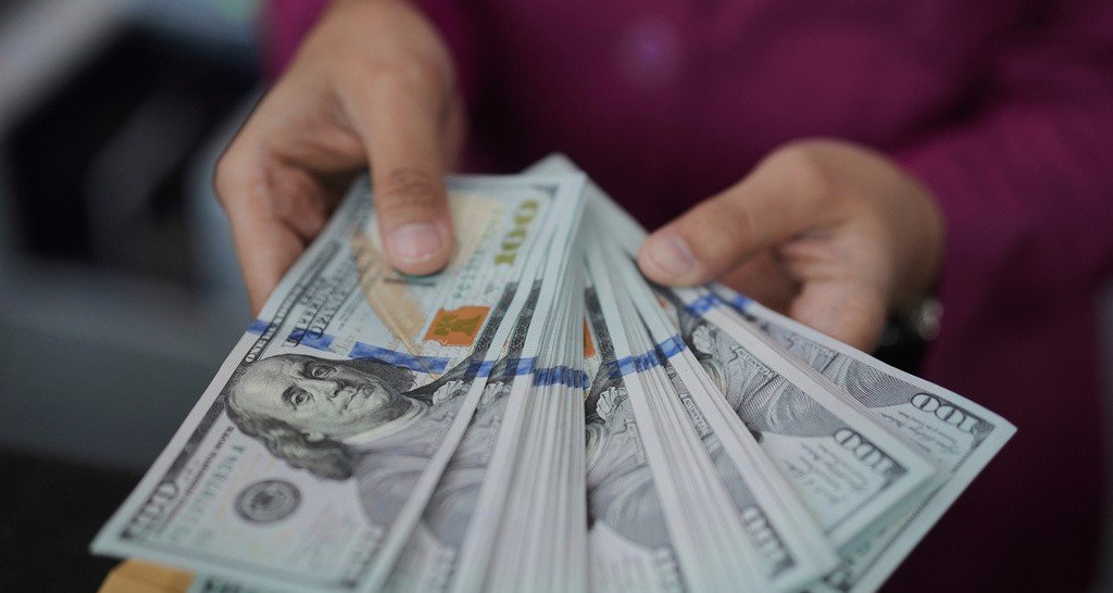 Cotação do dólar sobe com balanços e eleições no radar - Imagem do artigo original